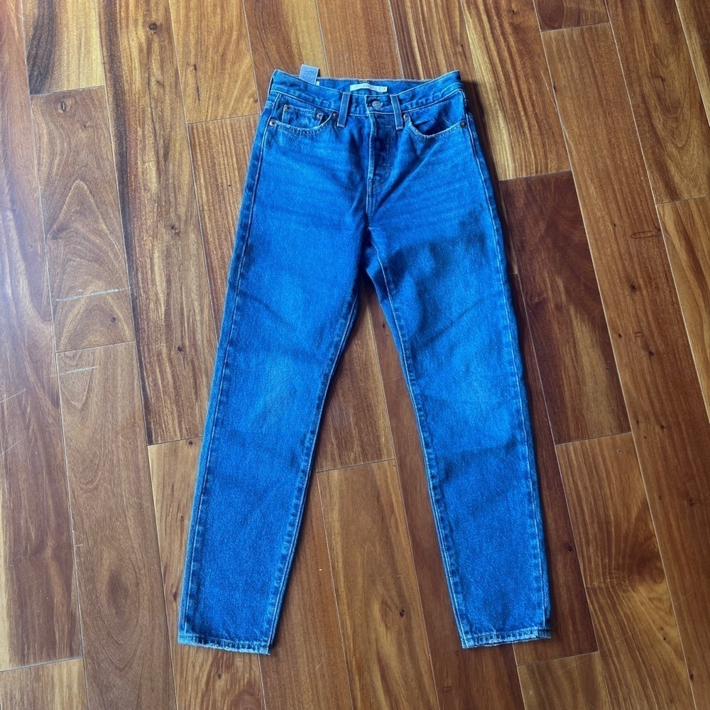 Levi's Signature Med Dark Wedgie High Rise Straight Leg Distressed Jeans